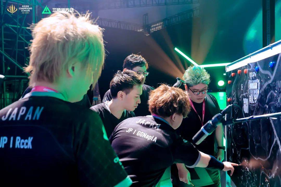 这背后是多 这背后是多